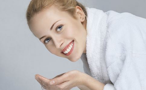 干燥起皮、紅血絲?敏感肌你不知道的事丨秋季護(hù)膚指南 干燥起皮、紅血絲?敏感肌你不知道的事丨秋季護(hù)膚指南